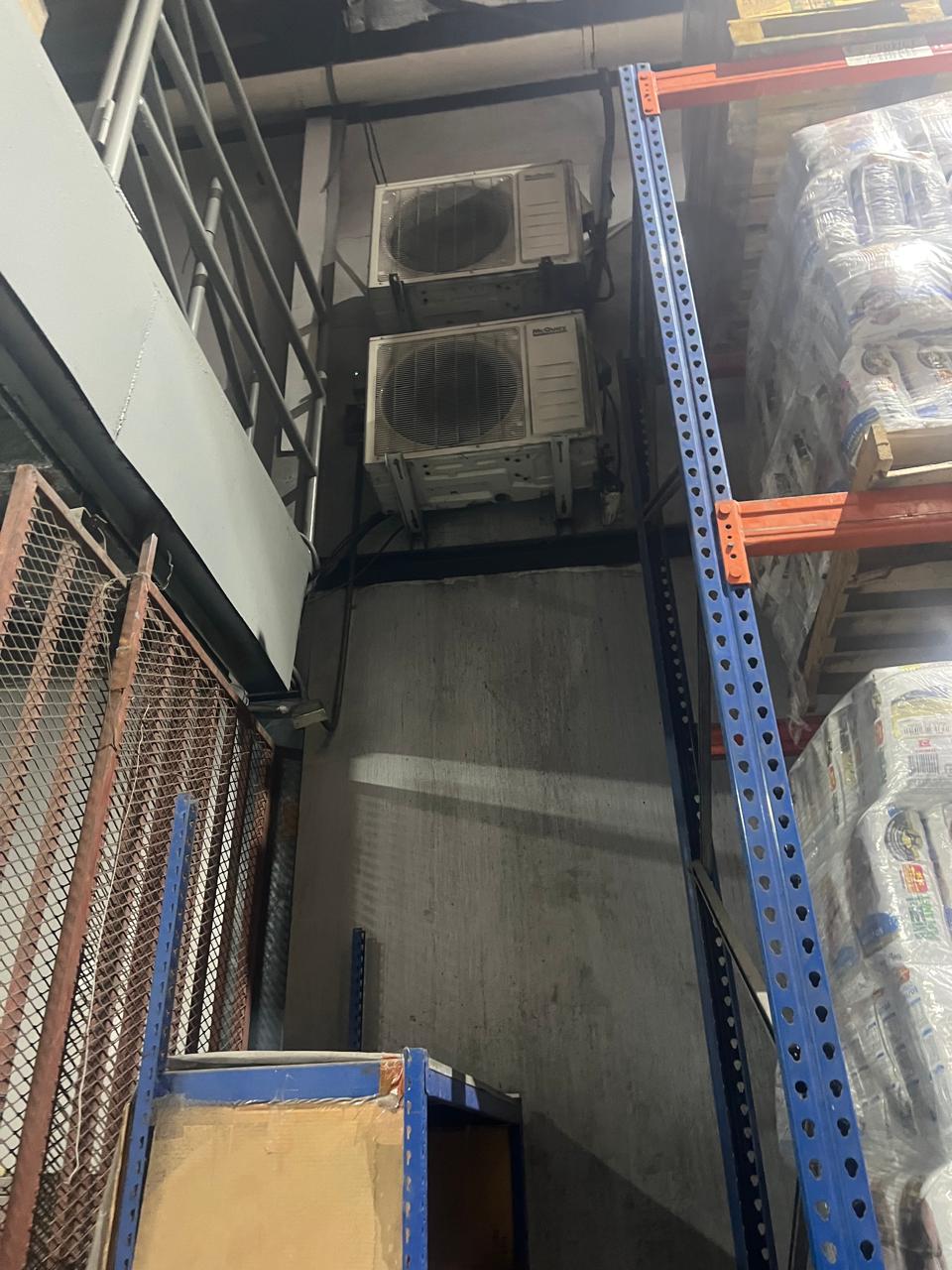 Condensadoras en bodega comercial
